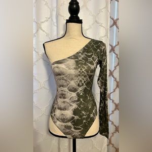 Pretty Little Thing PLT Green One Shoulder Bodysuit US Size 6 NWT